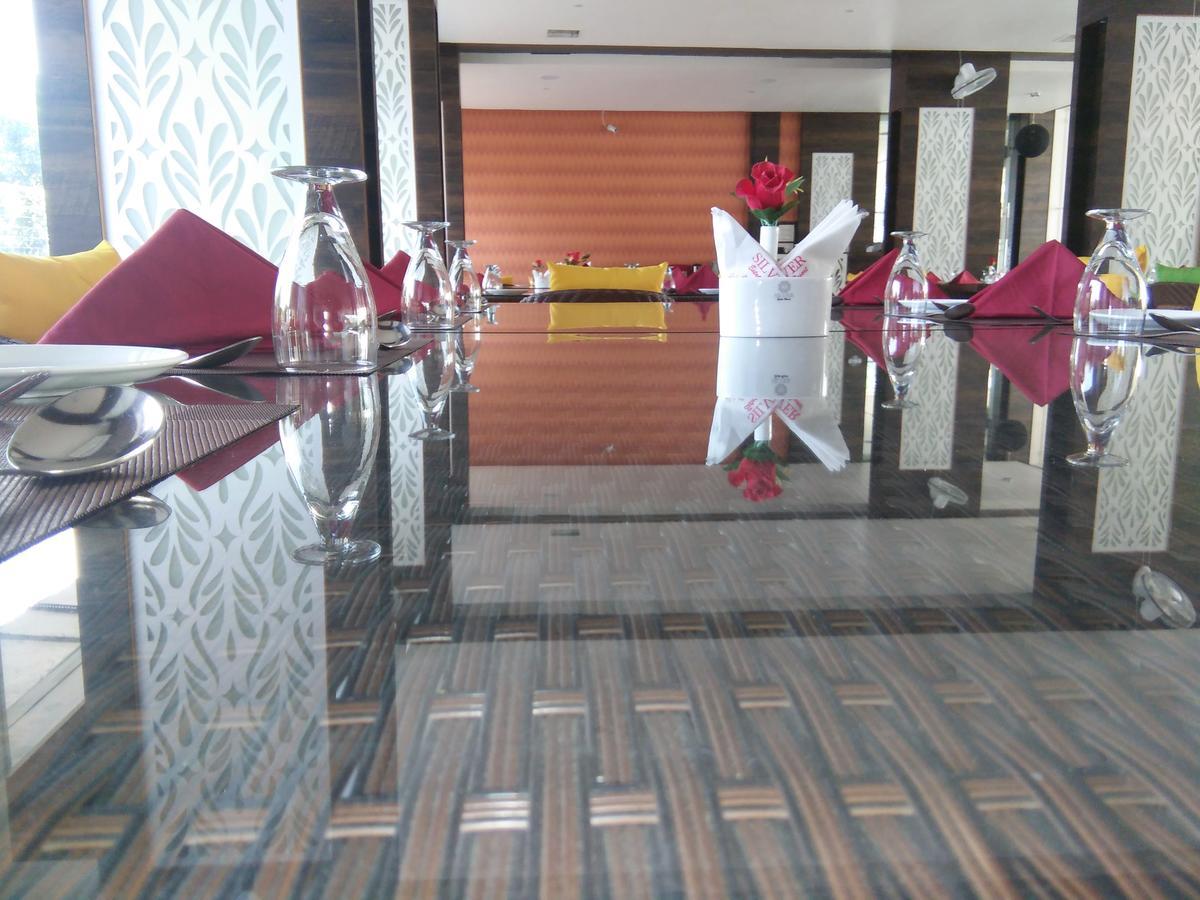 Silver Estate Resort Tikamgarh Exterior photo