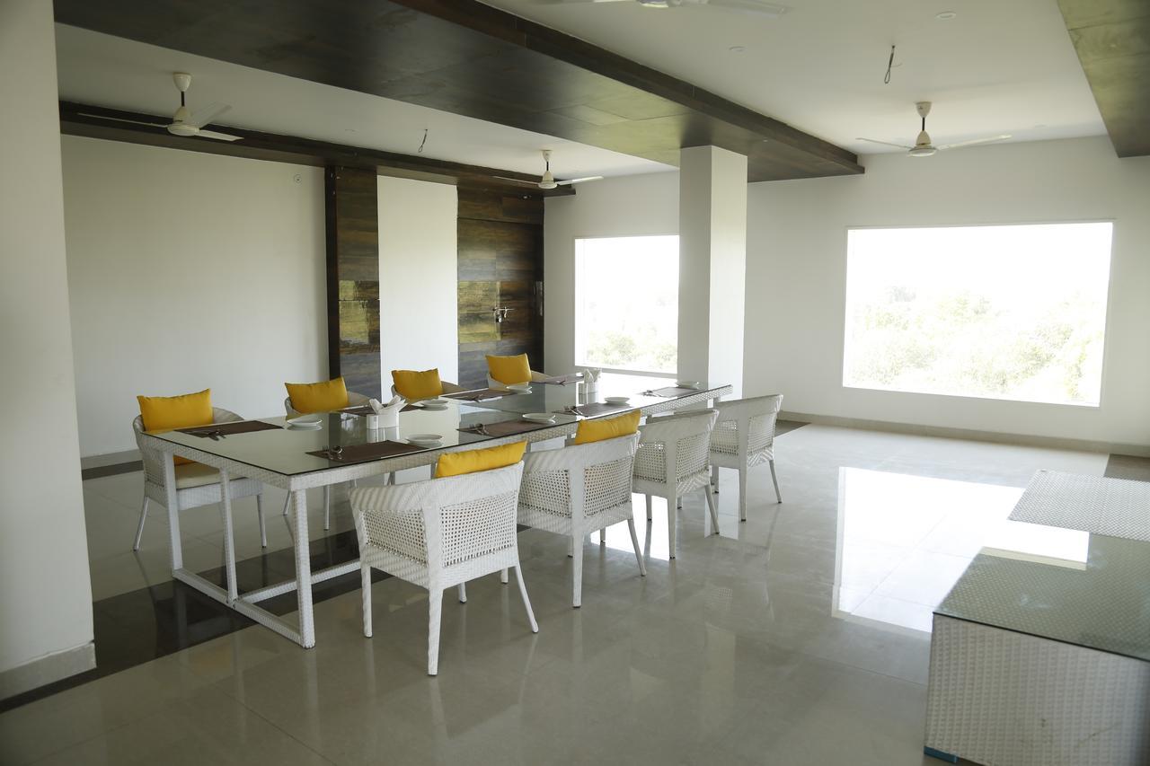Silver Estate Resort Tikamgarh Exterior photo